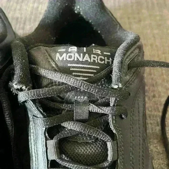 MEN’S Nike Air Monarch IV - Picture 3 of 8